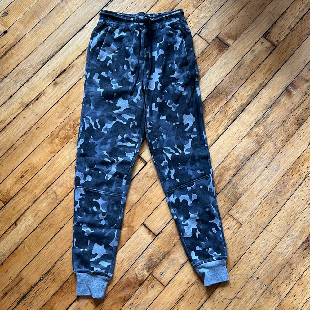 Nike Women’s Grey Camo Tech Fleece Pant